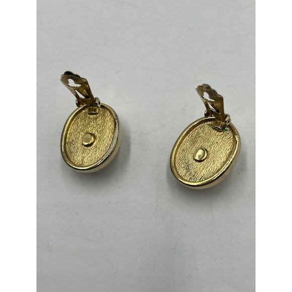 Christian Dior Vintage Gold Tone Oval Clip On Earrings Faux Pearl Cabochon - Picture 6 of 16